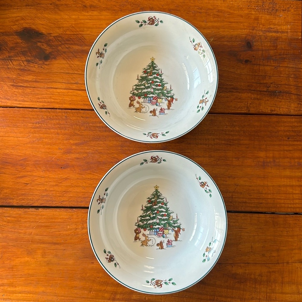 Whimsical Christmas serving bowl - The Salem China Co. - Excellent!
